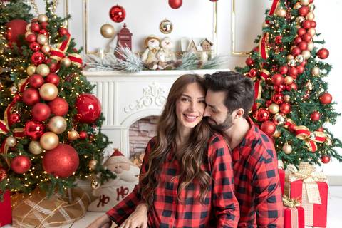 ensaio de natal bebê touca de papai noel brasilia df registrado pela fotógrafa letícia franco papai noel arvore guirlanda pijama carter's carters  trailer neve
ensaio de natal em brasilia brasília'