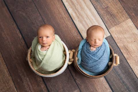 bebê recém nascido newborn brasilia fotografa fotografo fotógrafa brasília df distrito federal baby bebe reborn book melhor leticia franco letícia  wrap enrolado 
gemeos gemelar'