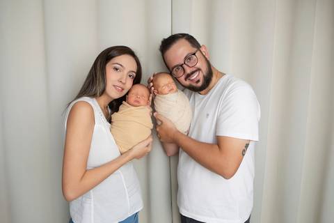 bebê recém nascido newborn brasilia fotografa fotografo fotógrafa brasília df distrito federal baby bebe reborn book melhor leticia franco letícia  wrap enrolado 
gemeos gemelar'