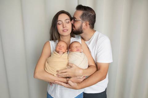 bebê recém nascido newborn brasilia fotografa fotografo fotógrafa brasília df distrito federal baby bebe reborn book melhor leticia franco letícia  wrap enrolado 
gemeos gemelar'