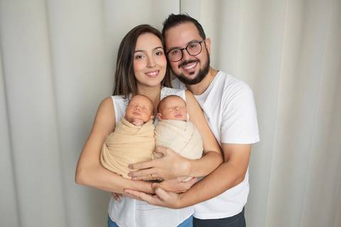 bebê recém nascido newborn brasilia fotografa fotografo fotógrafa brasília df distrito federal baby bebe reborn book melhor leticia franco letícia  wrap enrolado 
gemeos gemelar'