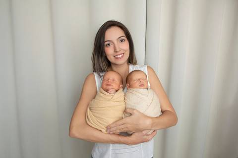 bebê recém nascido newborn brasilia fotografa fotografo fotógrafa brasília df distrito federal baby bebe reborn book melhor leticia franco letícia  wrap enrolado 
gemeos gemelar'
