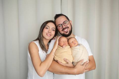 bebê recém nascido newborn brasilia fotografa fotografo fotógrafa brasília df distrito federal baby bebe reborn book melhor leticia franco letícia  wrap enrolado 
gemeos gemelar'