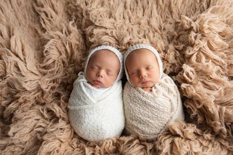 bebê recém nascido newborn brasilia fotografa fotografo fotógrafa brasília df distrito federal baby bebe reborn book melhor leticia franco letícia  wrap enrolado 
gemeos gemelar'
