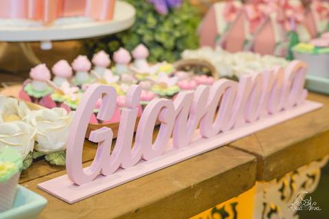 placa com nome giovanna giovana mesa do bolo jardim das fadas'