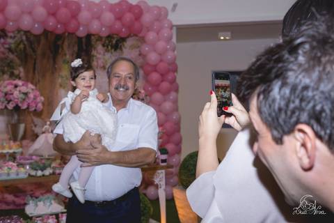 mamãe fotografando bebe e vovô festa infantil jardim das fadas'