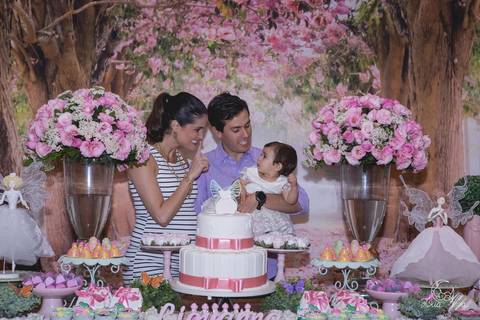 titia e padrinho titio 1 aninho mesa do bolo decoração festa infantil jardim das fadas'