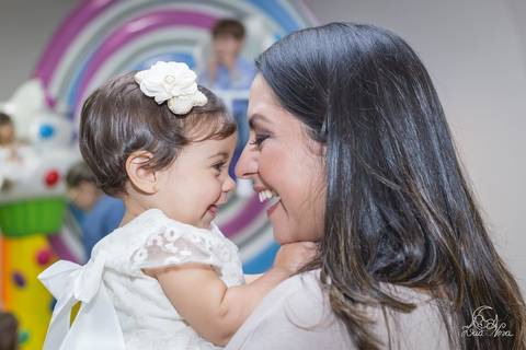 amor bebe e mamãe sorrindo bem pertinho festa infantil'