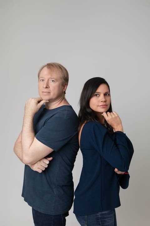 Retrato de sócios e diretores em estúdio. Sintonia profissional e liderança corporativa em imagem clean para site institucional e canais de comunicação da marca.'