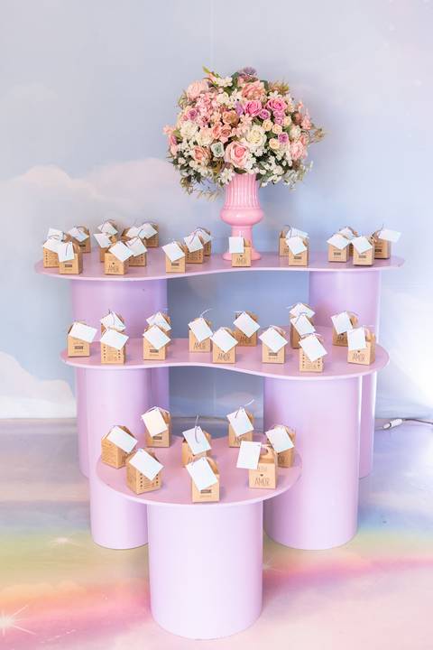Docinhos finos de festa de um ano. Suporte decorativo temático para buffet infantil no Distrito Federal.'