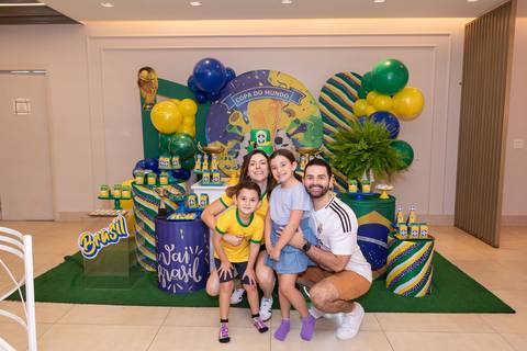 Comemoração de aniversário de 5 anos do Lucas. Registro em família no buffet infantil em Brasília - DF.'