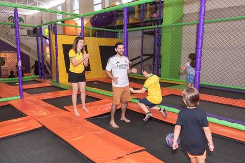 Recreação e diversão com privacidade preservada em festa infantil no Distrito Federal.'