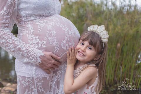 lua nova art e foto leticia amaral ensaio gestante brasilia jardim botanico lago sul linda grávida gabriela daniela vestido de renda branco fotografia fotografo fotografa orçamento orcamento irma irmã siblings giovanna água jardim japones japônes'