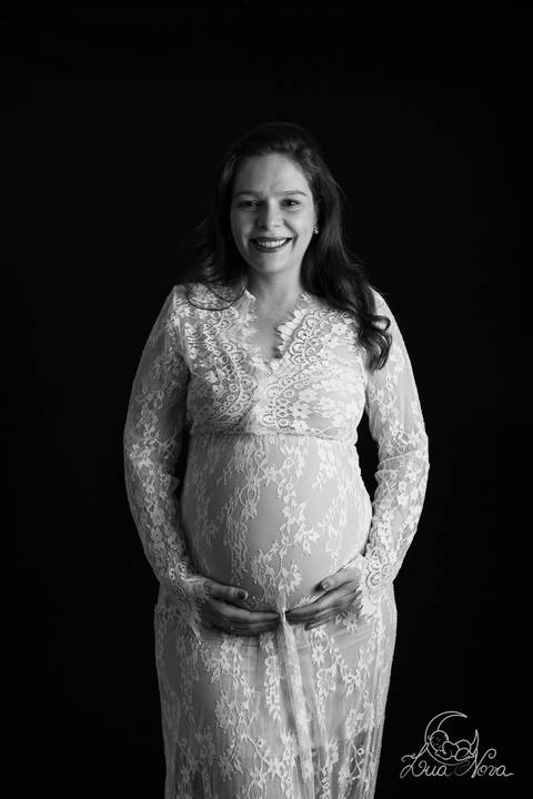 lua nova art e foto leticia amaral ensaio gestante brasilia lago sul guará linda grávida gabriel karina fotografia fotografo fotografa orçamento orcamento estudio fotografia de estudio vestido rendado branco renda longo de frente'