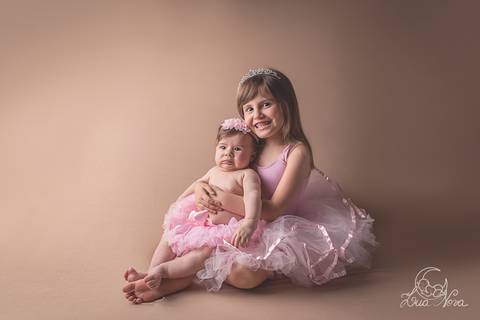 fases do bebe acompanhamento gabriela 03 3 meses irmãs irmã siblings bailarinas fundo bege'