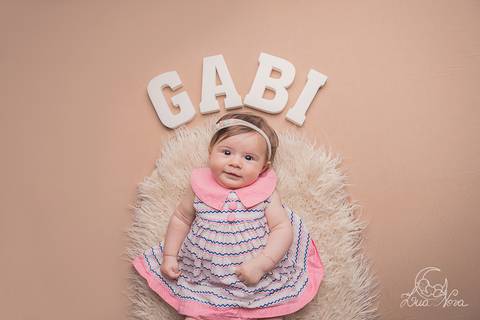 fases do bebe acompanhamento gabriela 03 3 meses gabi vestido fundo bege'