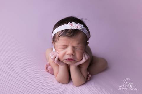 ensaio newborn brasilia recem nascido gabriela df distrito federal bebe baby rosa lilas branco sapinho froggy frontal perfeita pose'