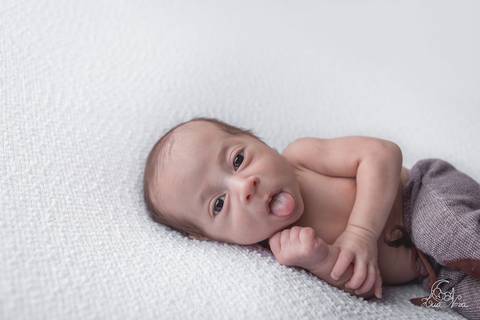 newborn brasilia branco dando lingua rafael'