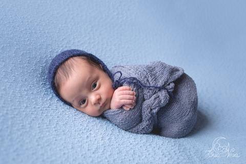 ensaio newborn vitor brasilia df noroeste azul escuro azul claro wrap enrolado mão pra fora acordado touca'