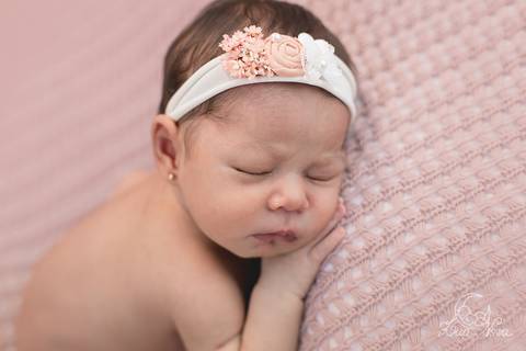 ensaio newborn catarina rosa chá rosa envelhecido pose womb brasilia df asa norte perfil'