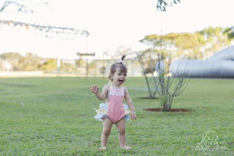 smash the cake amanda rosto correndo gramado'