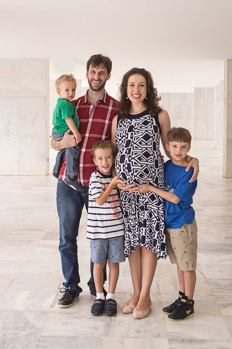 gestante grávida book brasilia df vestido longo preto marquise asa sul predio brasilia df  lígia gêmeos twins ensaio  família irmãos 5 filhos casal '
