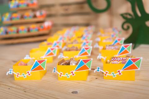 festa de brinquedos antigos  pipa forminha de doces brasilia df'