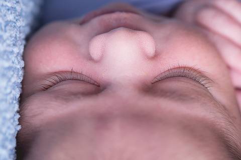 taco womb branco azul rosa gabriela newborn bebê book recém nascido nascida baby perfil brasilia df cílios detalhes macro'