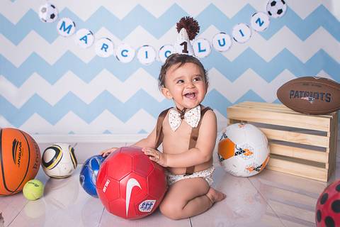 smash the cake book 1 ano bolo 
 esmagar placa de um ano tema bola tenis basquete futebol americano futsal tenis bebe sorrindo'