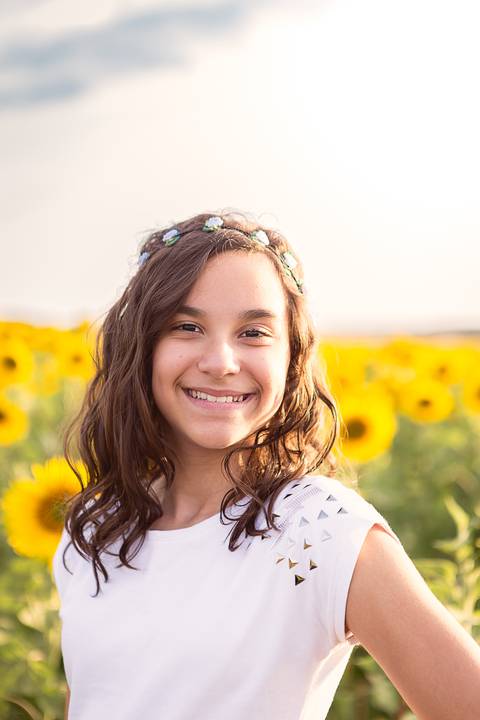 amigas no girassol sorrindo'