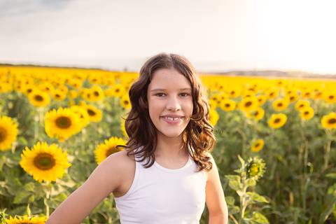 amigas no girassol sorrindo'