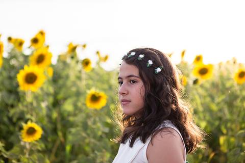 amigas no girassol sorrindo'