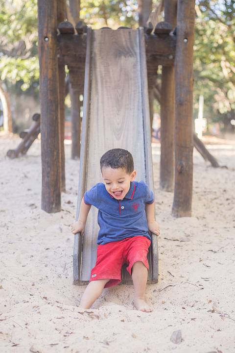 parquinho de areia gabriel com pai baldinho por do sol escorregador '