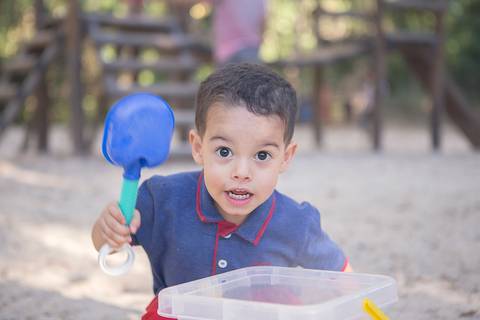 parquinho de areia gabriel com pai baldinho por do sol escorregador  pá pazinha de areia'
