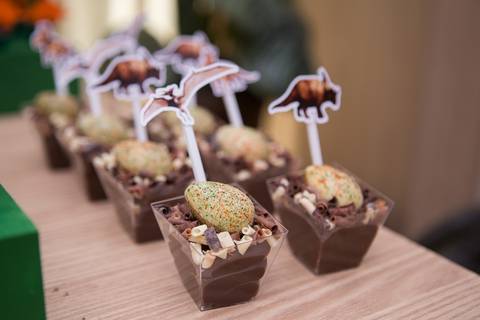 lua nova art e foto leticia amaral franco fotografia mundo dos dinossauros entrada doce docinho ovo de dinossauro chocolate'