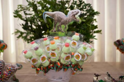 lua nova art e foto leticia amaral franco fotografia mundo dos dinossauros entrada doce docinho ovo de dinossauro chocolate pirulito de marshmallow'