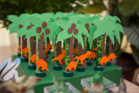 lua nova art e foto leticia amaral franco fotografia mundo dos dinossauros entrada doce docinho ovo de dinossauro chocolate'