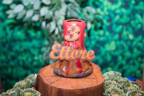 lua nova art e foto leticia amaral franco fotografia mundo dos dinossauros entrada doce docinho ovo de dinossauro chocolate mesa do bolo '