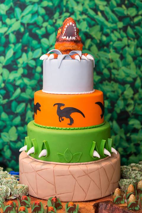 lua nova art e foto leticia amaral franco fotografia mundo dos dinossauros entrada doce docinho ovo de dinossauro chocolate mesa do bolo '