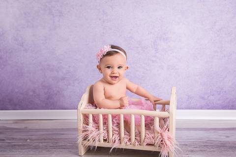 lua nova art e foto leticia amaral franco fotografia book bebe 07 meses ensaio acompanhamento bailarina fundo lilás dentro do berço'