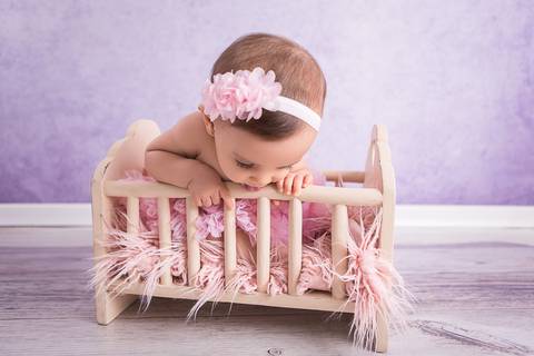 lua nova art e foto leticia amaral franco fotografia book bebe 07 meses ensaio acompanhamento bailarina fundo lilás dentro do berço'