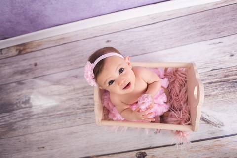 lua nova art e foto leticia amaral franco fotografia book bebe 07 meses ensaio acompanhamento bailarina fundo lilás dentro do berço'