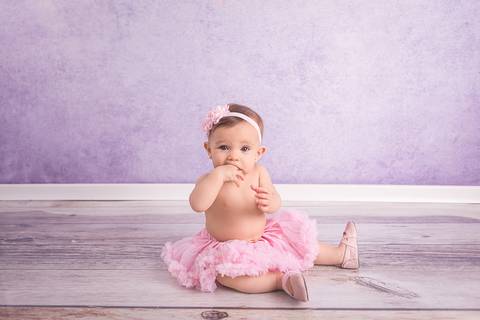 lua nova art e foto leticia amaral franco fotografia book bebe 07 meses ensaio acompanhamento bailarina fundo lilás dentro do berço'