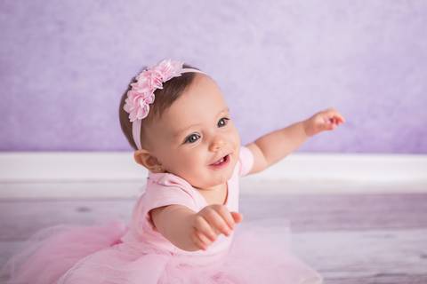 lua nova art e foto leticia amaral franco fotografia book bebe 07 meses ensaio acompanhamento bailarina fundo lilás dentro do berço'