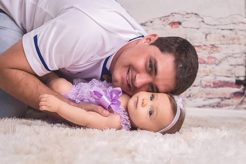 lua nova art e foto leticia amaral franco fotografia book bebe 07 meses ensaio acompanhamento bailarina fundo lilás dentro do berço papai pai'