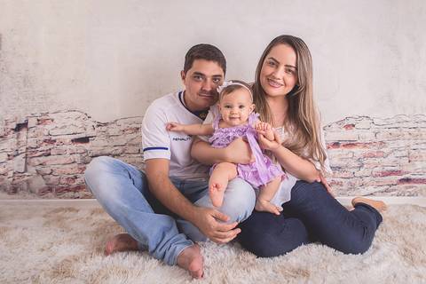 lua nova art e foto leticia amaral franco fotografia book bebe 07 meses ensaio acompanhamento bailarina fundo lilás dentro do berço pais papai pai mamãe mãe'