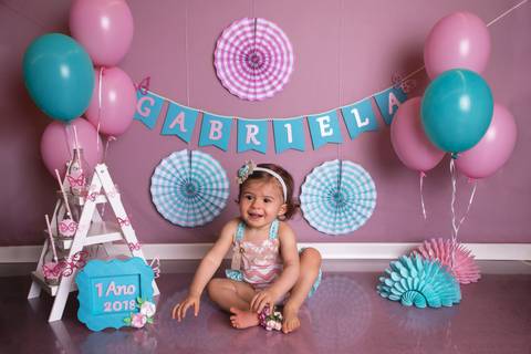 bebê smash the cake ensaio com bolo esmagando 1 ano arco iris vovó bisavó irmã banho splash rosa e verde água tiffany'