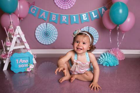 bebê smash the cake ensaio com bolo esmagando 1 ano arco iris vovó bisavó irmã banho splash rosa e verde água tiffany'