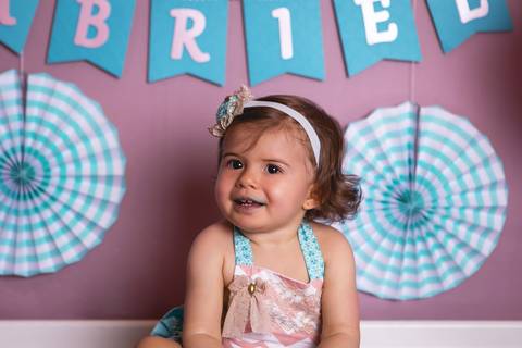 bebê smash the cake ensaio com bolo esmagando 1 ano arco iris vovó bisavó irmã banho splash rosa e verde água tiffany'