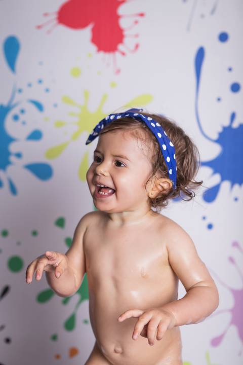 bebê smash the cake ensaio com bolo esmagando 1 ano arco iris vovó bisavó irmã banho splash'